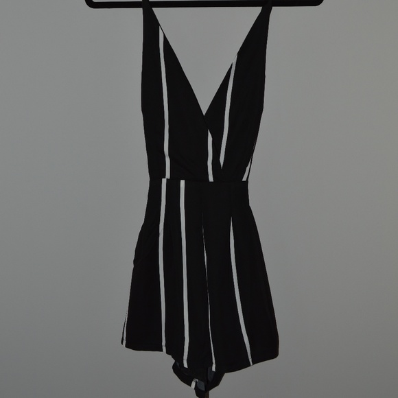 ROMWE Pants - Striped v-cut Romper